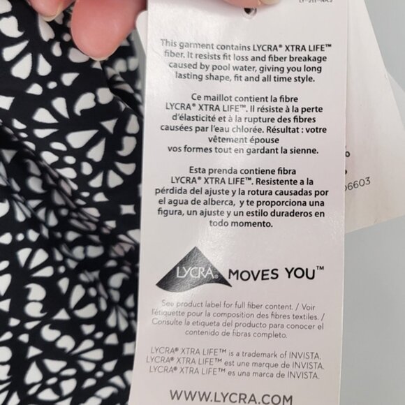 L.L. Bean Black and White Patterned Slimming Swimsuit Sunblocking Size 18 - Picture 6 of 8